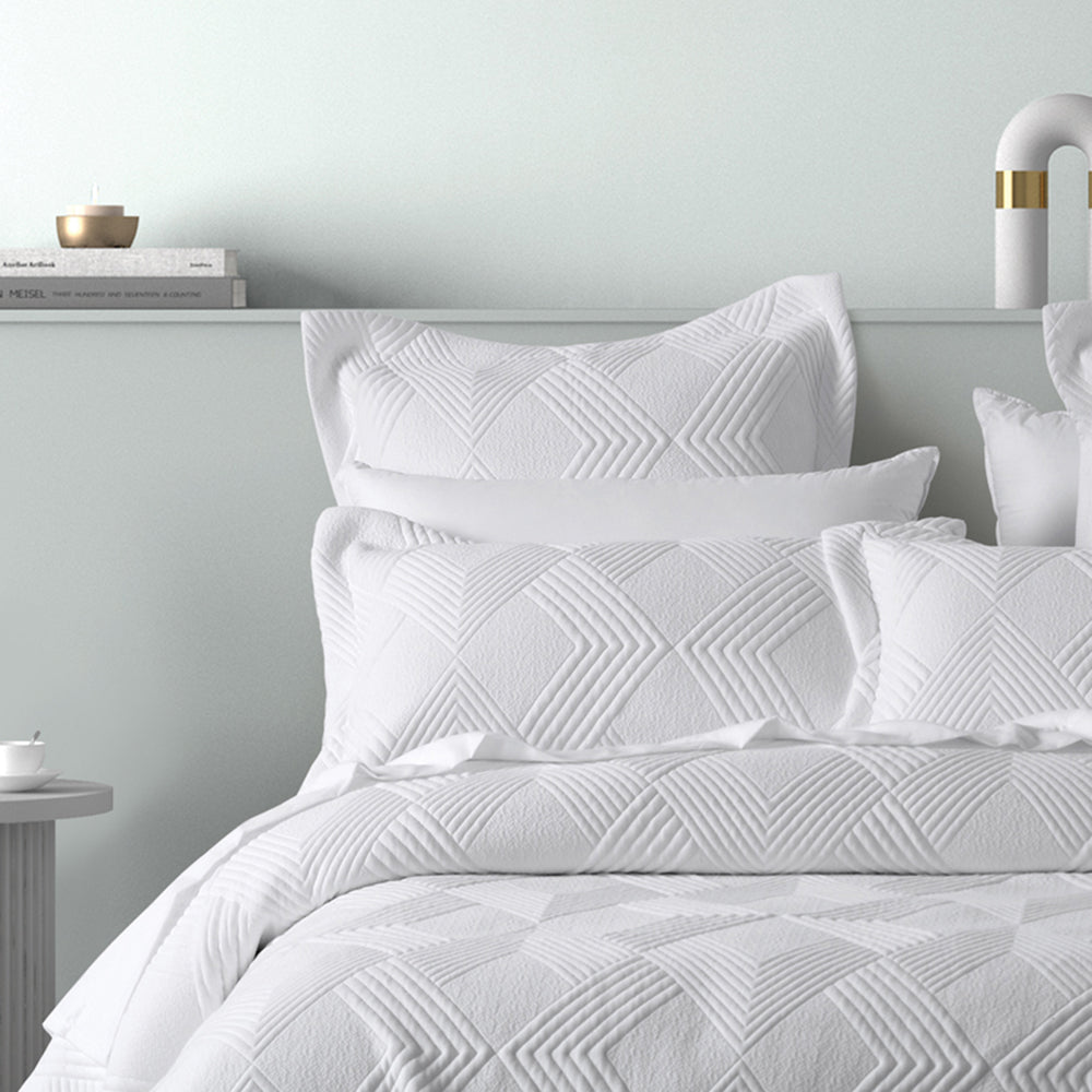 Cassiano White Coverlet Set | Queen / King Bed