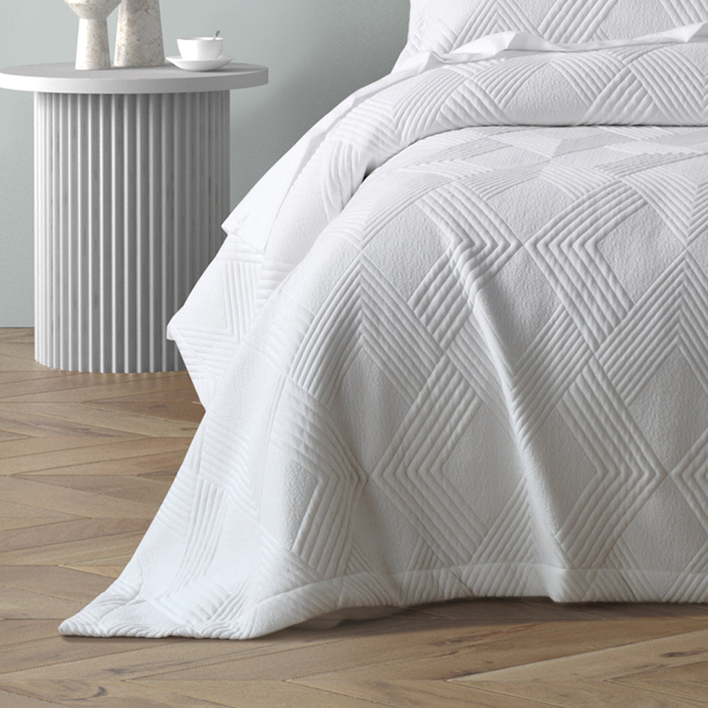 Cassiano White Coverlet Set | Queen / King Bed