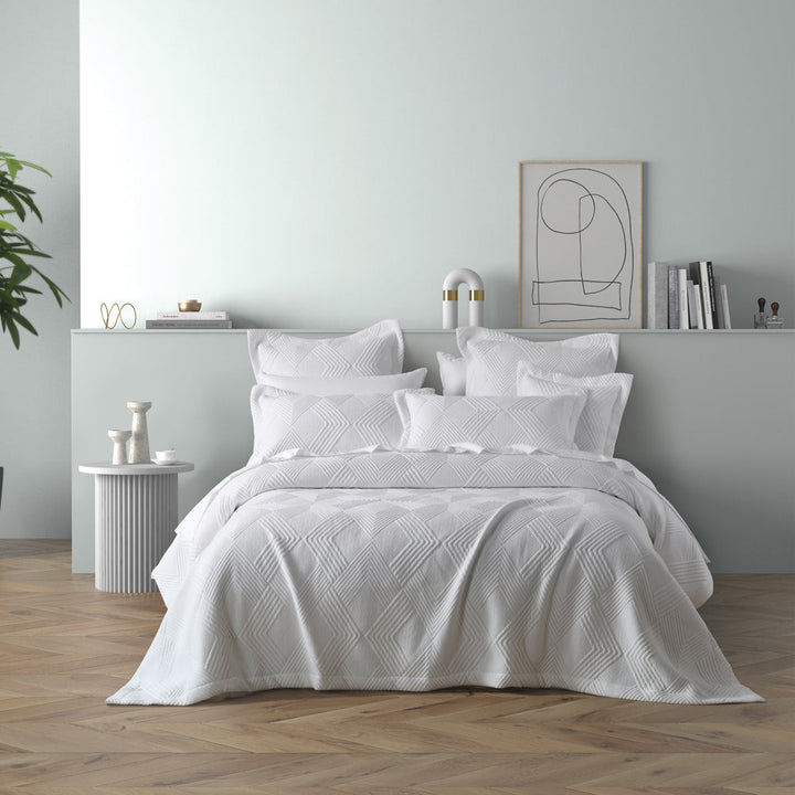 Cassiano White Coverlet Set | Queen / King Bed