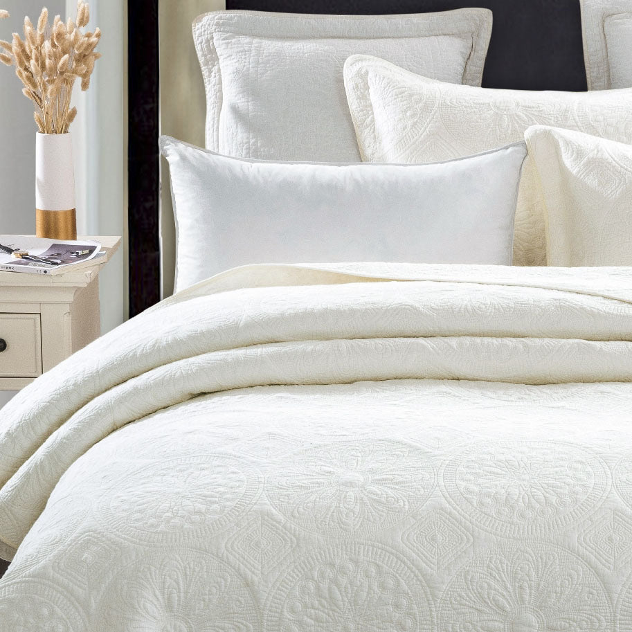 Elegant Ivory Coverlet Set | Queen Bed