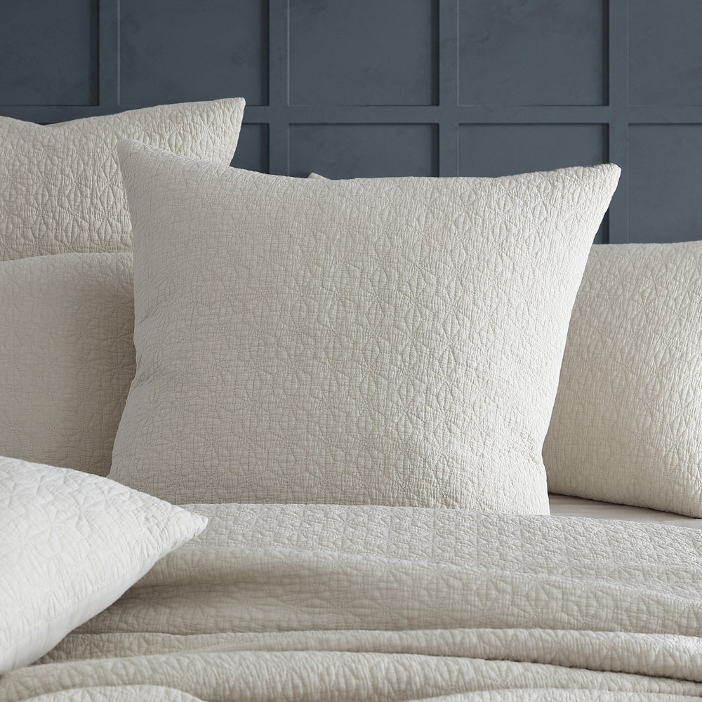 Kayo Linen Coverlet | Queen / King Bed