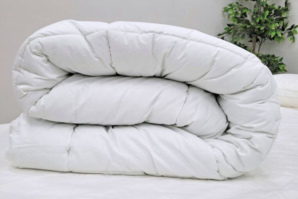 Discover the Versatility of All Season Quilts and Doonas