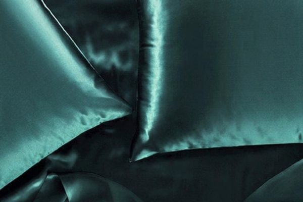 The Secret Benefits of Satin Pillowcases for Skin and Hair