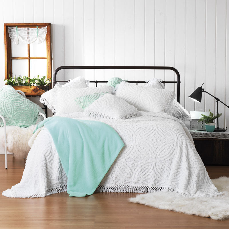 Kalia White Bedspread Set | Queen Bed