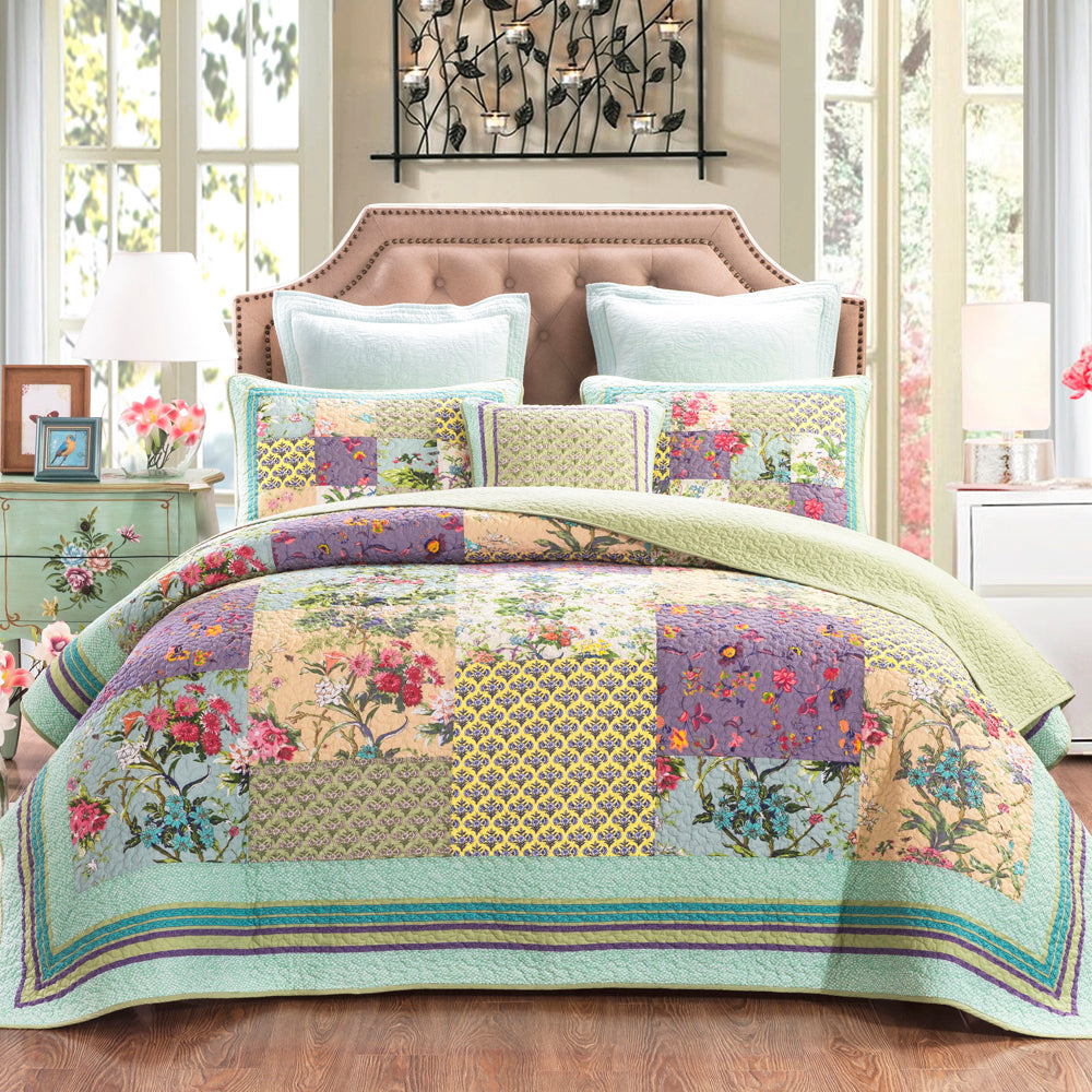 Cosmic Floral Coverlet Set | Queen Bed