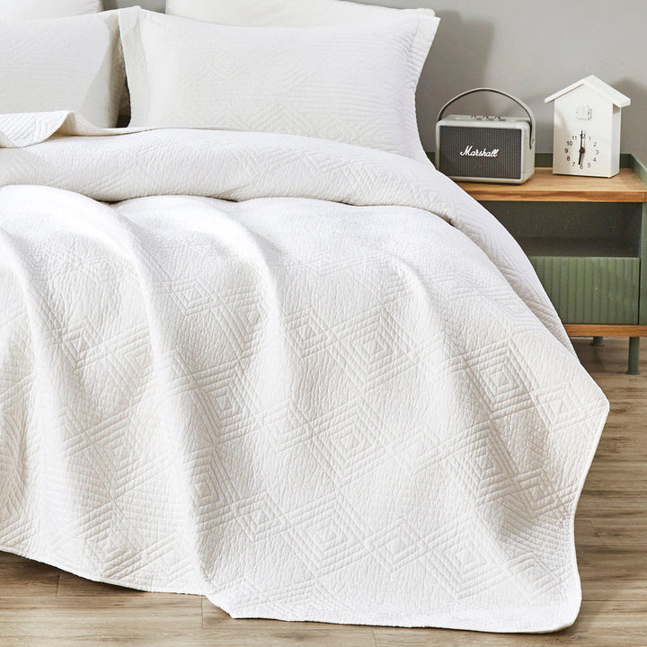 Diamond White Coverlet Set | King Bed