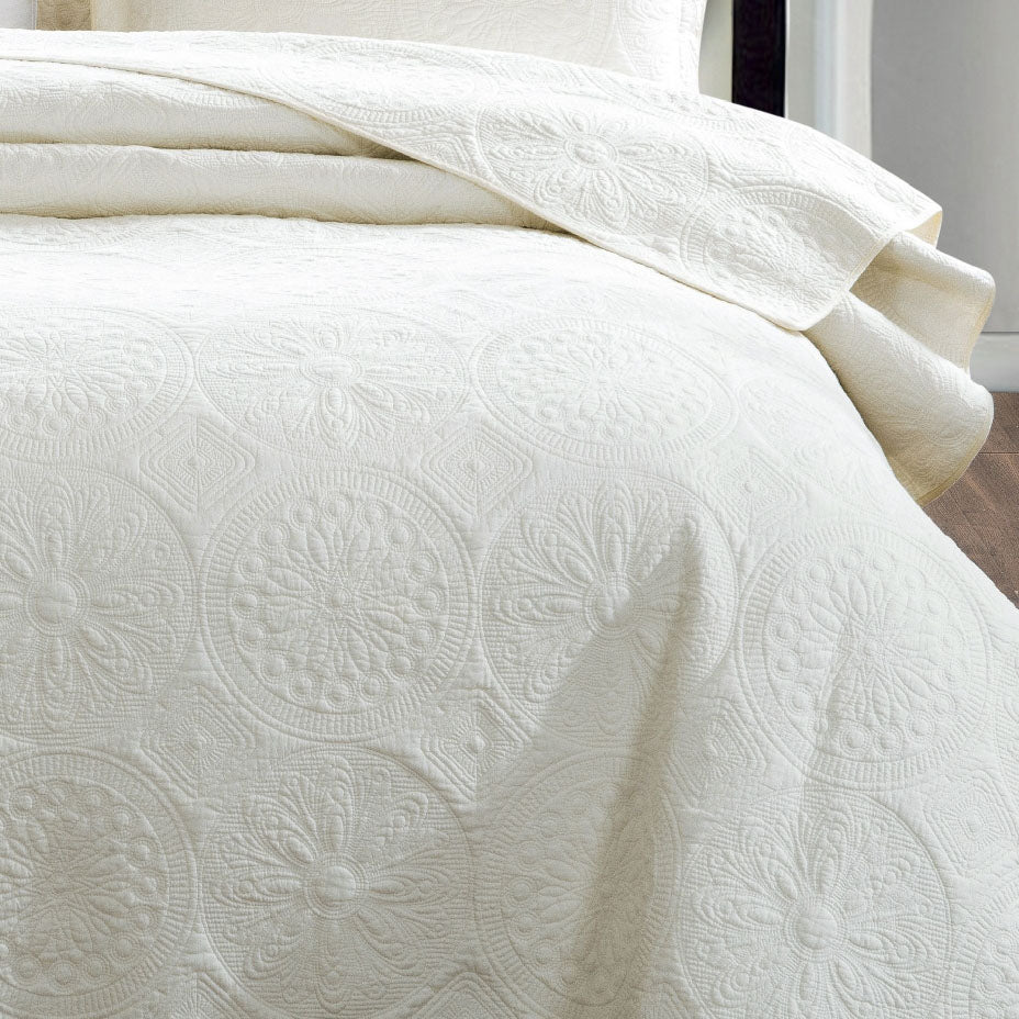 Elegant Ivory Coverlet Set | King Single Bed