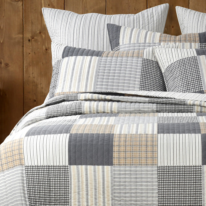 Vintage Patch Coverlet Set | King Bed