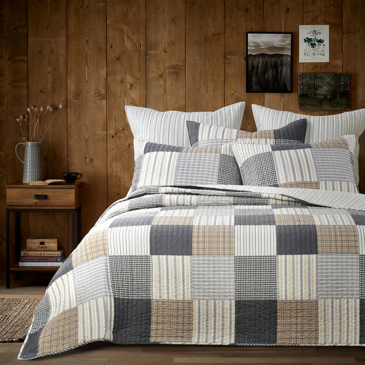 Vintage Patch Coverlet Set | King Bed
