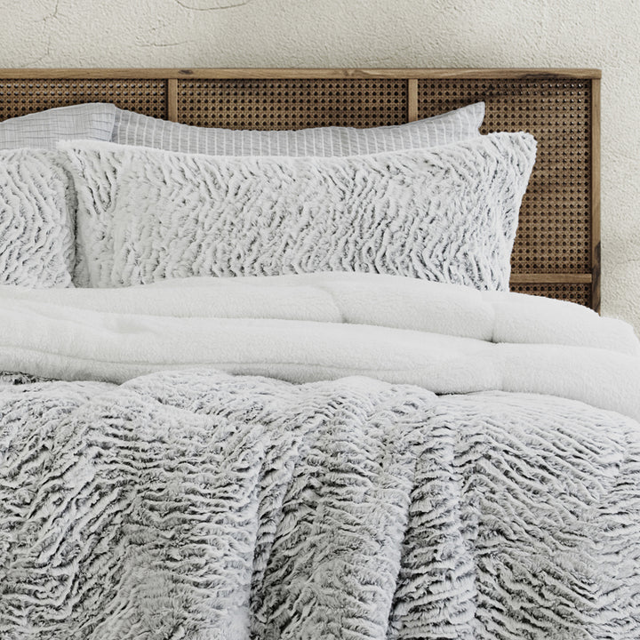 Ardor Boudoir Faux Fur Sherpa Comforter Set Closeup | My Linen