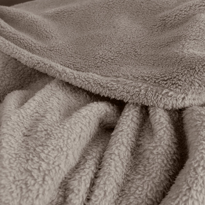 Ardor Boudoir Teddy Fleece Natural Blanket Detail | My Linen
