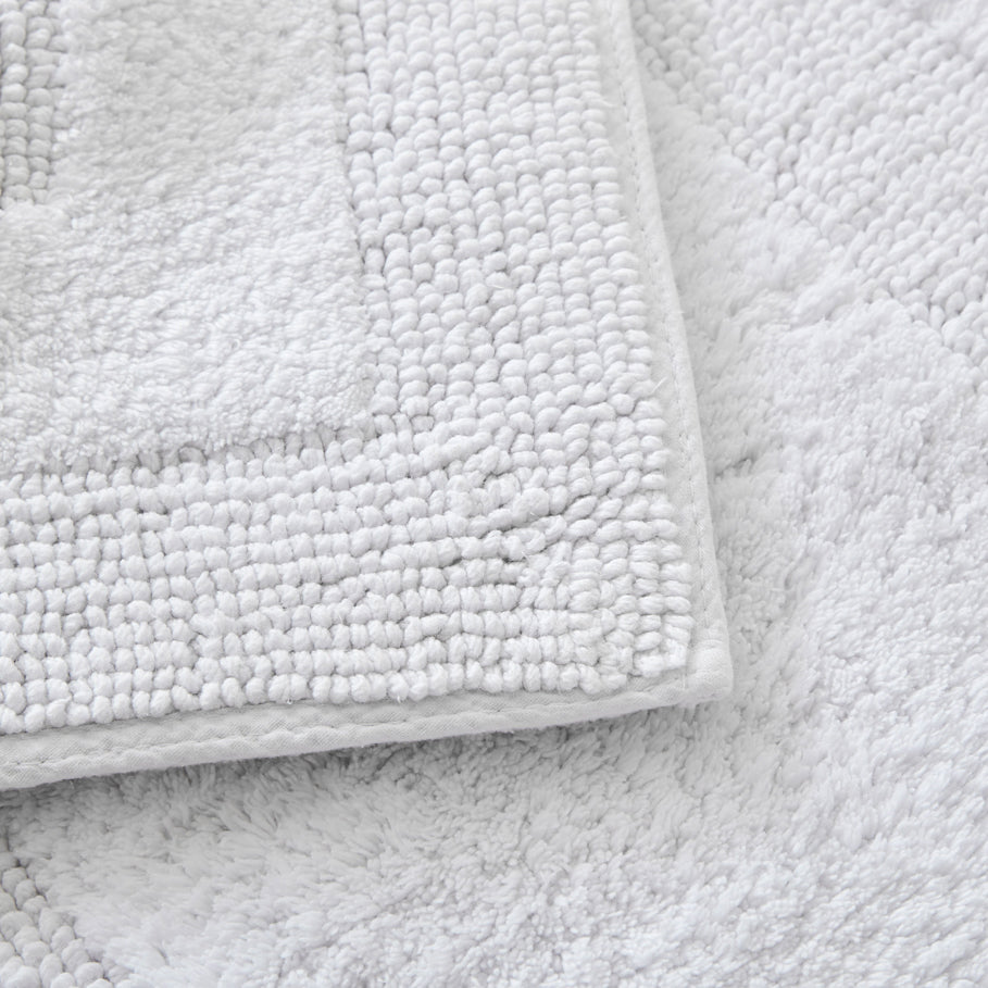 Tommy Bahama Longbranch White Reversible Bath Mat Closeup | My Linen