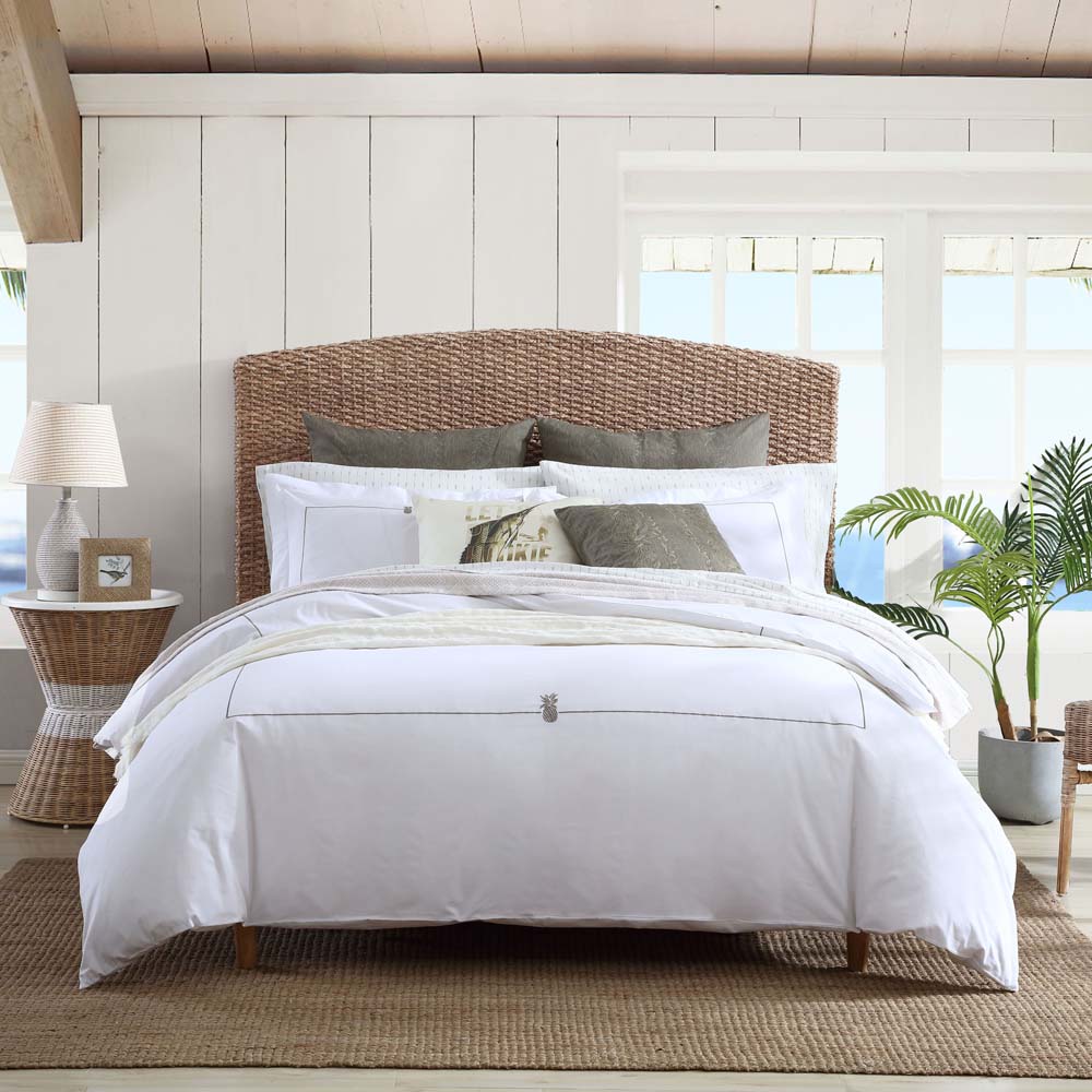 Pineapple Resort White / Palm Green Quilt Cover Set | Queen Bed