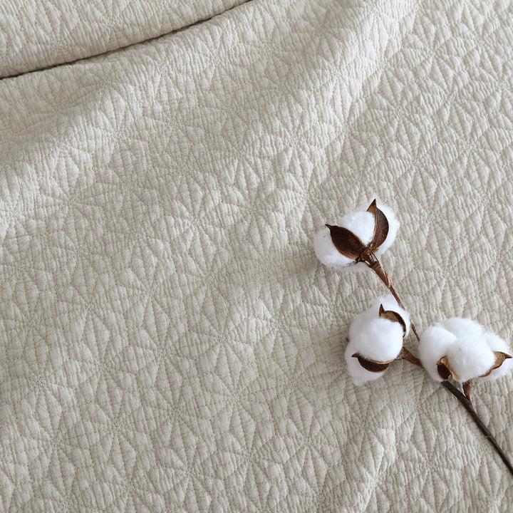 Kayo Linen Coverlet | Queen / King Bed