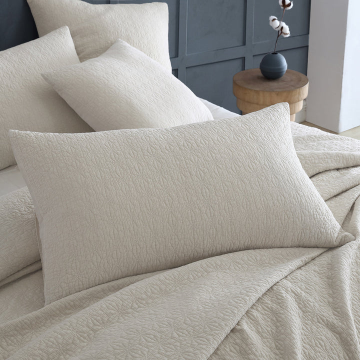 Kayo Linen Coverlet | Queen / King Bed